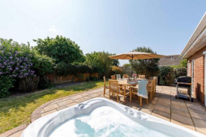 Beach house for 10 with hot tub & garden